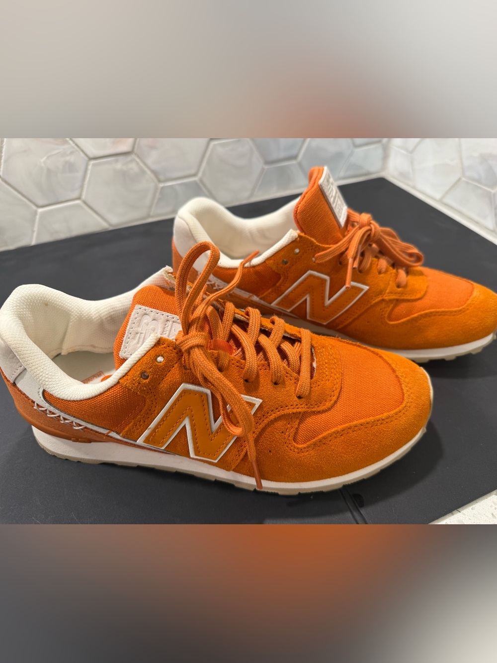 New Balance Woman’s 696 Orange Burst Suede Sz 7 NEW Iconic Retro Vibe - Picture 10 of 10